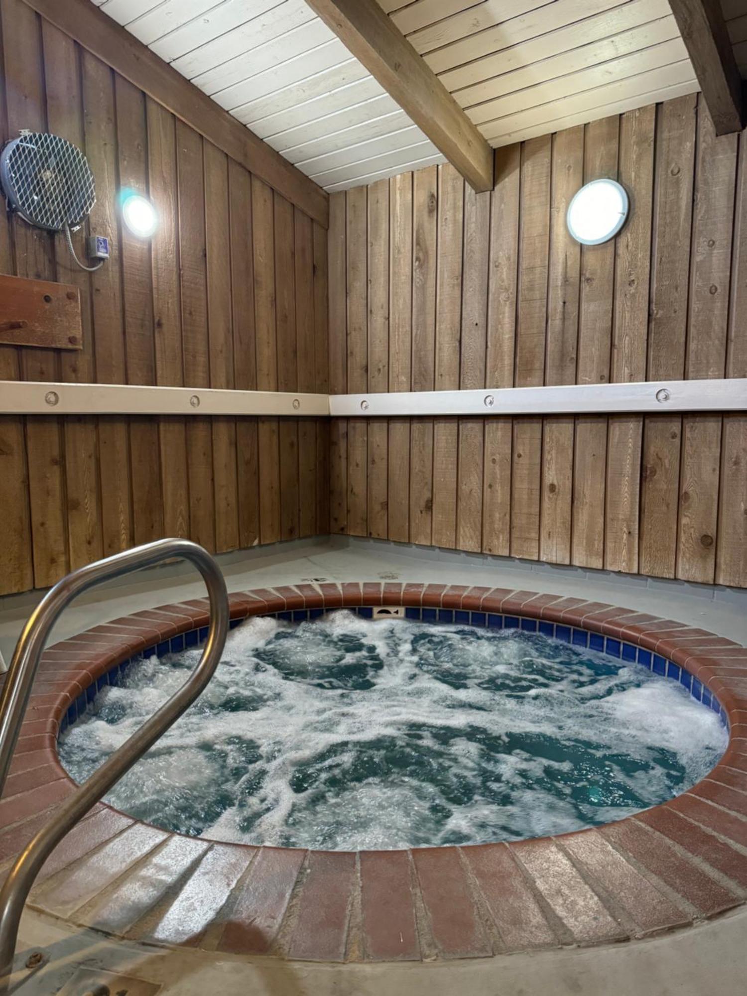 Nampa Inn & Suites Luaran gambar